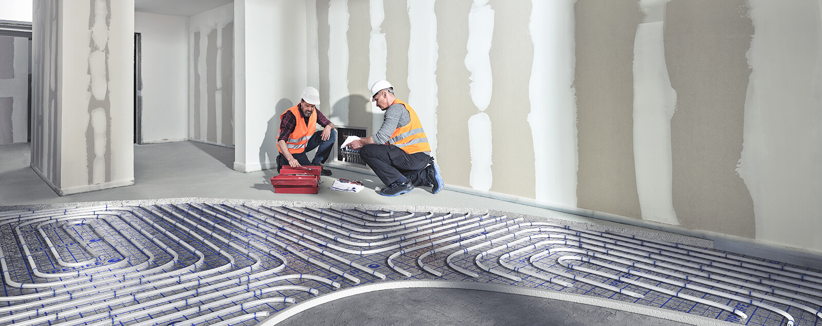 Banner_2 PipelifeEco Underfloor heating being installed in a new build home